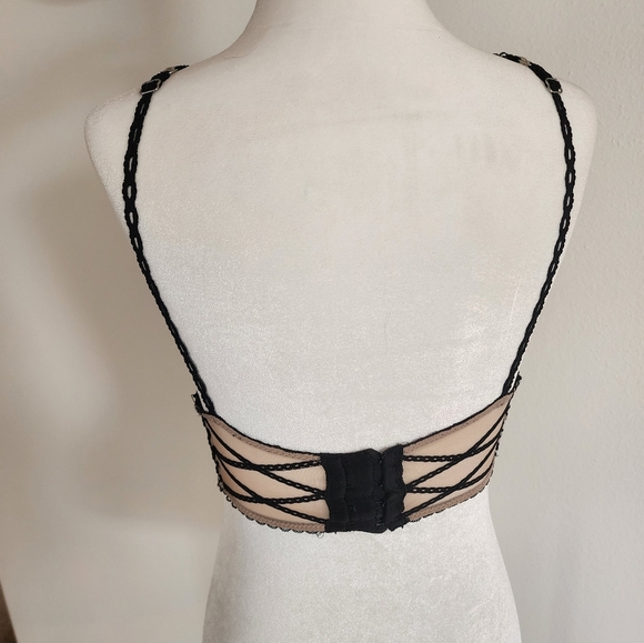Victoria's Secret Longline Lace Black and Nude Floral Applique Bra size 34b - Picture 6 of 7